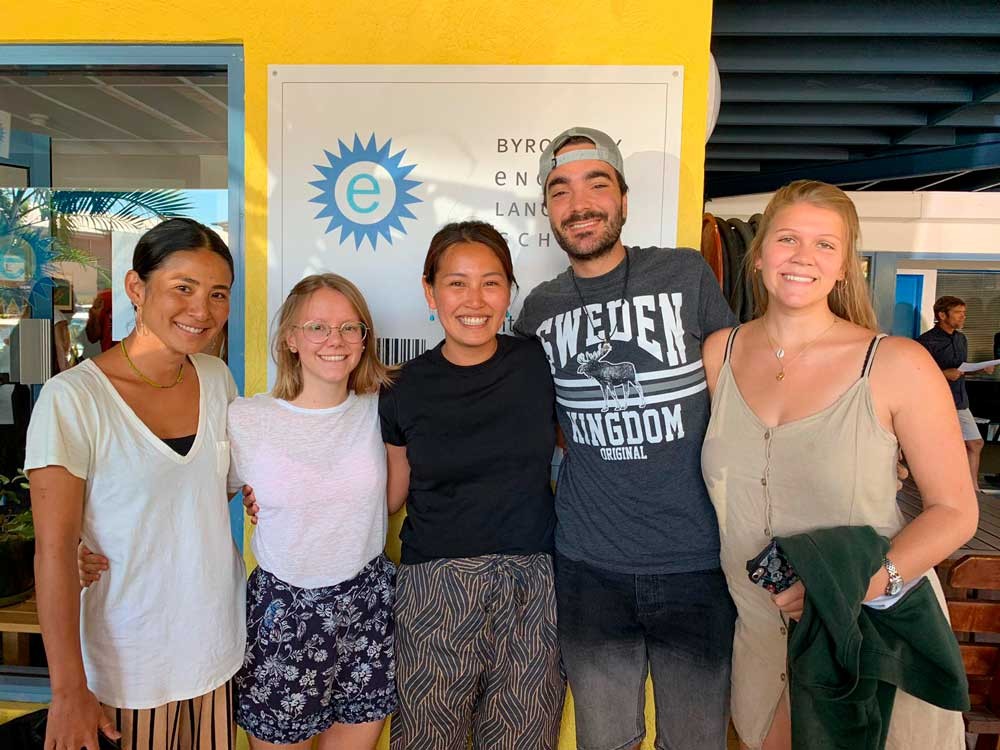 Grupo de estudiantes en escuela de inglés