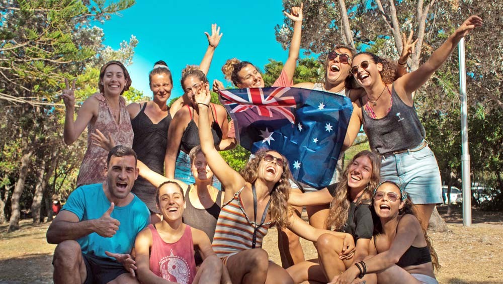 imagen de jóvenes estudiantes sonriendo en Australia