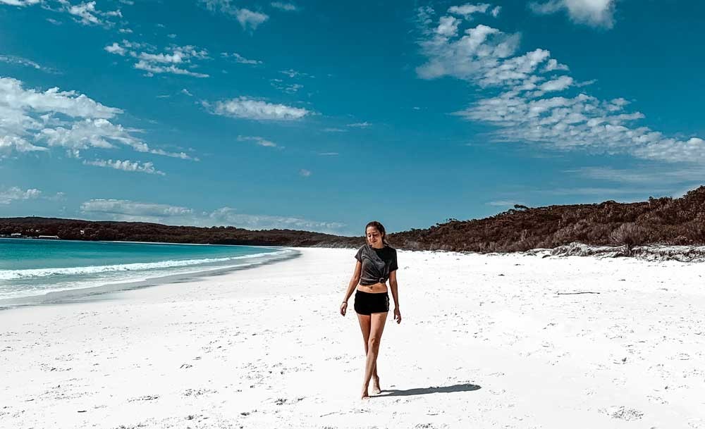 Chica en Fraser Island